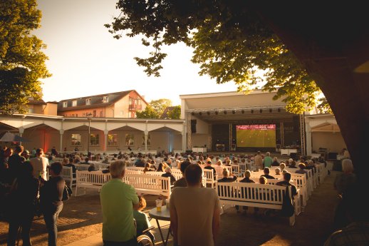 Bild 2 Public_Viewing_Konzertgarten West(Ulrike_Pawandenat, Touristik-Service Kühlungsborn .jpg