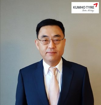 Changrin Suk neuer Europapräsident von Kumho Tyre.JPG