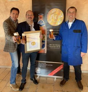 Frank Winkel (ProBier-Club.de), Stephan Emslander (Geschäftsführer Privatbrauerei Hofmühl), Johannes Jung (Braumeister Privatbrauerei Hofmühl)
