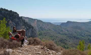 Wanderpause mit bestem Ausblick auf Rhodos Homepage.jpg