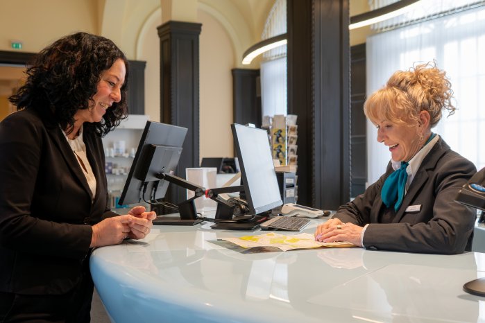 Beratung Tourist-Info (c) Bayer. Staatsbad Bad Kissingen GmbH_Foto Nina Pereira Santo (8).jpg