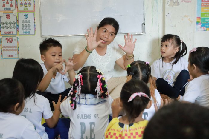 Teacher in Class ©UNICEF Philippines.JPG
