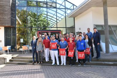 Christof Lawall, Geschäftsführer der DEGEMED (links) mit dem Team des Klinikzentrums Bad Sulza | Foto: © Toskanaworld