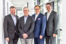 BIG-Vorstandsvorsitzender Peter Kaetsch (links) und der stellvertretende Vorstandsvorsitzende Markus Bäumer (rechts) gratulierten Helmut Krause (2. von links) und Robert Leitl zur Wiederwahl als alternierende Verwaltungsratsvorsitzende.