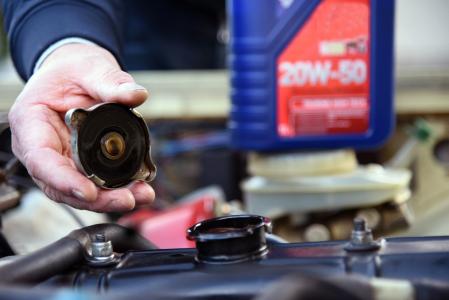 Wie geschmiert durch den Winter: Oldtimermotoren brauchen meist spezielles Winteröl