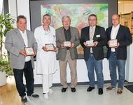 v.l.n.r.: Richard Nussbaumer, Dr. Alfred Leipold, Karl-Heinz Jooß, Josef Hug, Bruno Rihm (Bildquelle: P. Geiger, Städtisches Klinikum Karlsruhe)