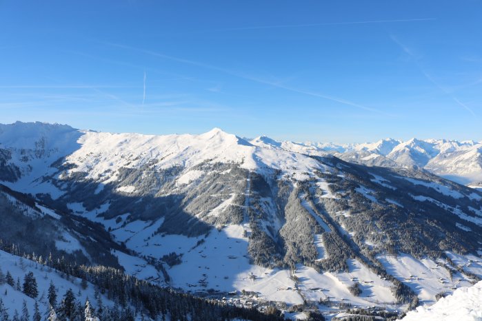 Schatzberg Blick nach Alpbachtal 1 Skijuwel Winter Wildschönau Rechte Wildschönau Tourismus FG T.JPG