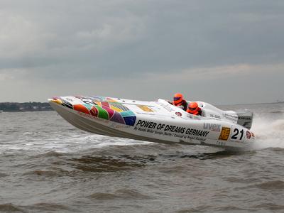 Powerboat Action vor der Rostocker Ostseeküste live im Cockpit erleben