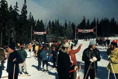 Wettkampf in freier Natur auf der "Stieglitzecke" Biathlonstadien gab es damals im Harz noch nicht / Foto: Schiers: EFNS, Altenau 1974