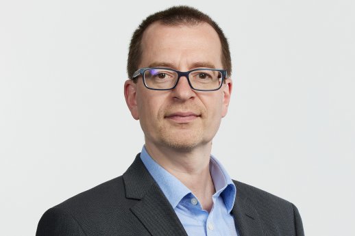 ViktorSzabó_AberdeenInvestments_10x15.jpg
