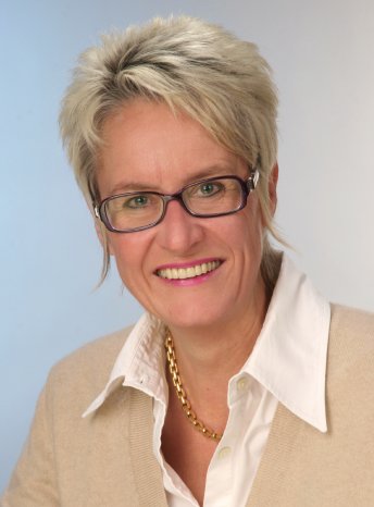 Vertriebs- und Marketingleiterin Petra Dzialoschewski..JPG