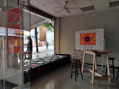 Creative Space mit viel Freiraum zum kreativen Arbeiten und – mit der breiten Fensterfront – mit der für das Projekt so wichtigen Öffnung zur Stadt / Bild: HWG LU – Marie Kammler