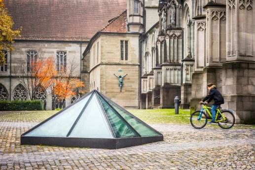 Konstanz-Altstadt-Muensterplatz-Pyramide-01_Copyright_MTK-Dagmar-Schwelle.jpg