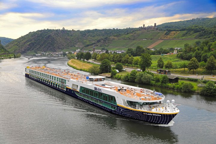 Flusskreuzfahrt unter "schwedischer Flagge" mit ABBA-Tribute-Band