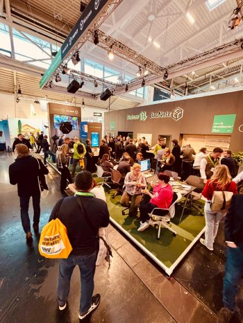 PM_Hohe Resonanz auf der BAU2025_Heinze_Baunetz_Messestand2.jpeg