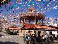 Geschmückter Dorfplatz in Los Silos, Teneriffa