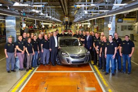 Erster Insignia für Australien: Serienanlauf des Holden Insignia VXR im Opel-Stammwerk Rüsselsheim