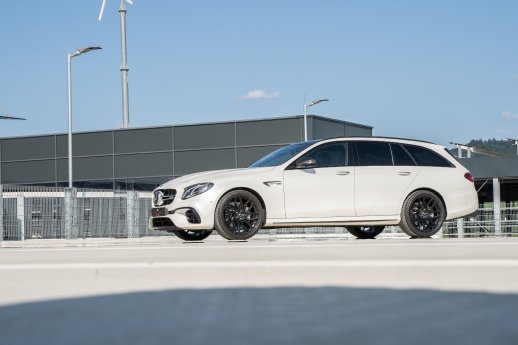 2.Mercedes Benz E Klasse AMG Barracuda Black Polish.jpg