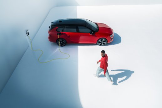 OpelAstraSportsTourerElectric (8).jpg