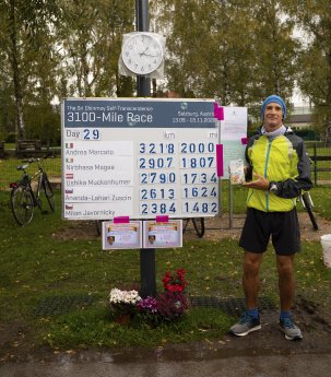 12-Zwischenbericht vom 3100 Mile Race Salzburg_Andrea Marcato, erster mit 2000 Meilen zeigt.jpg