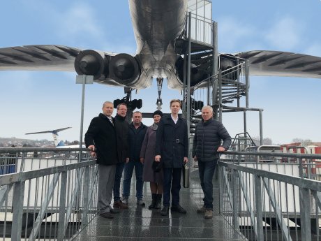 ing_amelyushkin_mit familie_und_museumsmitarbeiter_im_tm_snh_2019 (3).jpg