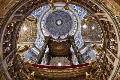 Bayerische LEDs hellen Kirchenraum, Decke und Kuppel des Petersdoms künftig auf. Foto: obx-news/Vatikan