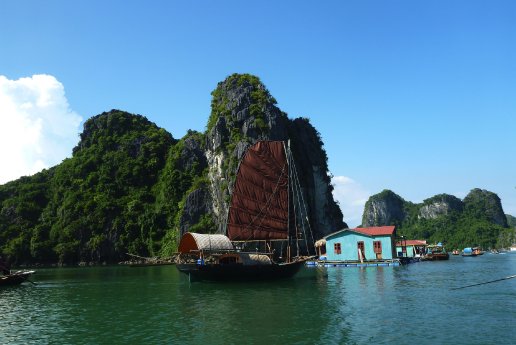 Vietnam_Halongbucht_Dschunke_LS_c_Karawane.jpg
