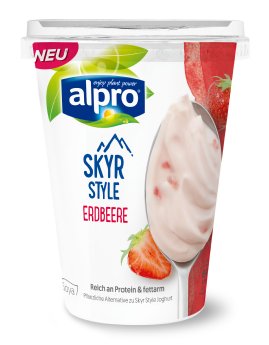 Extra Large-A_skyr style strawberry 400g pack shot d.jpg