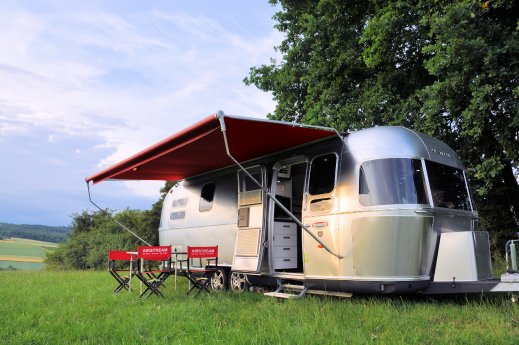 2016-07-Airstream-Sondermodell-Markise-Rot1.jpg