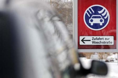 Lackpflege in der kalten Jahreszeit: Besonders Vielfahrer sollten ihr Auto häufiger waschen