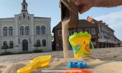 Der 31. August steht in Oldenburg ganz im Zeichen einer langen Feier über den Tag bis in den späten Abend. „Und das ohne Sand in den Schuhen, Socken oder in den Taschen“, teilt das Stadtmarketing mit einem Schmunzeln mit.