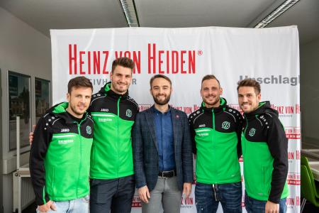 Beim Meet & Greet in der Traumhauszentrale: Nicolai Müller, Hendrik Weydandt, Dr. Helge Mensching, Marvin Bakalorz und Oliver Sorg