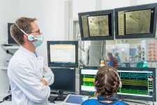 PD Dr. Luik verfolgt die Ablation / Bildquelle: Markus Kümmerle, Städtisches Klinikum Karlsruhe