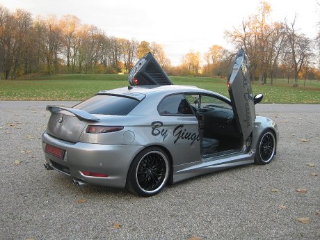 Alfa Romeo GT Flügeltüren Giugiardi 19.JPG
