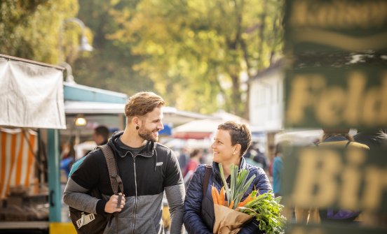 Konstanz-Wochenmarkt-Stephansplatz-Gemuese-07_Herbst_Copyright_MTK-Dagmar-Schwelle.jpg
