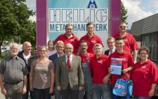 Die Auszeichnung von Maurice Stemmler (1. Reihe, 2. von rechts) wurde in Rottenburg mit einer kleinen Betriebsfeier verbunden