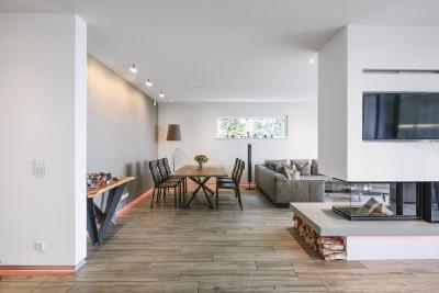 Moderner Bungalow mit viel Glas