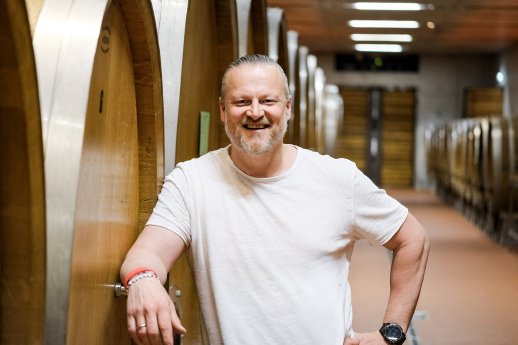 Jochen Bug im Steinbergkeller ©Weingut Kloster Eberbach.jpg