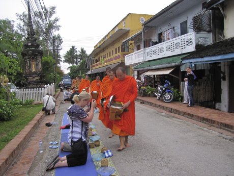 Suedostasien_TeilnahmeMorgenritual.jpg