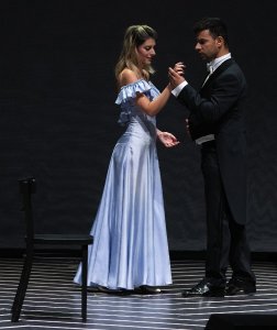 Tamara Banješević als Gilda und Carlos Cardoso als Herzog