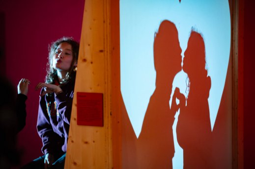 Universum-Bremen_Sonderausstellung_LIEBE_Kuess-mich-3-scaled.jpg