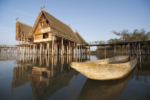 EinbaumPfahlbaumuseumMüller  01.jpg