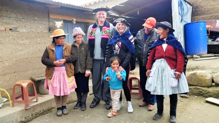 Vicki und Rolf Sorg besuchen Yasmin, eines der 112 World-Vision-Patenkinder in Peru. Copyright P.JPG