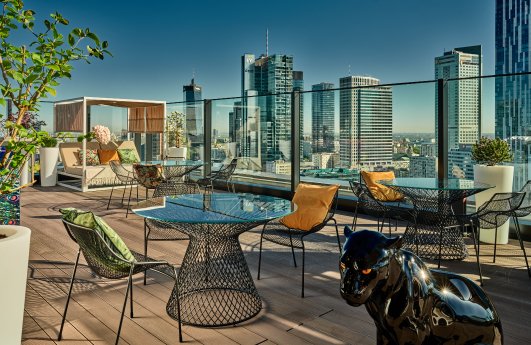 NYXHotelWarsaw_RoofT~Bar_4000x2600_1.jpg