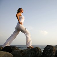 Fotolia_5691241_Yoga-Frau_Steine-Meer_200x200px.jpg