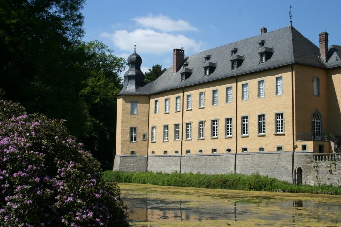 Schloss Dyck - Suedfassade.JPG