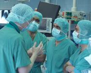 Studierende beim Besuch im OP (Foto: U. Wenkebach)