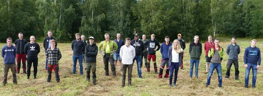 Die Forstwirt Auszubildenden der Süd-Betriebe legten am 15. Juli vor der Landwirtschaftskammer ihre Gesellenprüfung ab ©Rudolph / Landesforsten