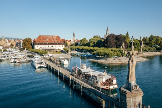 Konstanz-Hafen-Imperia-Steg-Konzil-Schiff-Alte-Faehre-Luftbild-01_Copyright_MTK-Leo-Leister.jpg
