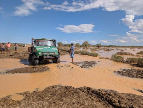 namibia-regen-wasserdurchfahrt.jpg